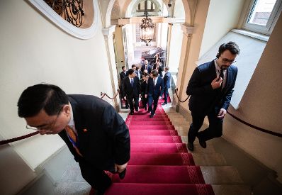 Am 21. Mai 2019 empfing Bundeskanzler Sebastian Kurz (r.) den chinesischen Parlamentspr&auml;sidenten Li Zhanshu (l.) zu einem Gespr&auml;ch.
