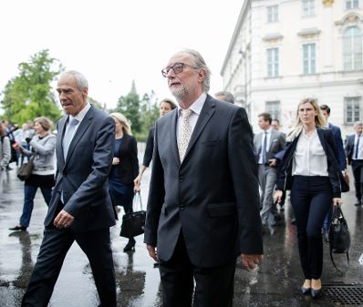 Am 22. Mai 2019 fand die Angelobung der &ouml;sterreichischen &Uuml;bergangsminister durch Bundespr&auml;sident Alexander Van der Bellen statt. Im Bild Bundesminister Walter P&ouml;ltner (r.) mit Bundesminister Eckart Ratz (l.).