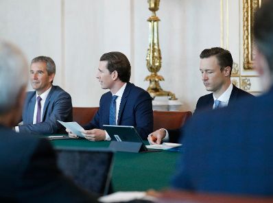 Am 22. Mai 2019 fand der erste Ministerrat der neuen Bundesregierung statt. Im Bild (v.l.n.r.) Vizekanzler und Bundesminister Hartwig L&ouml;ger, Bundeskanzler Sebastian Kurz und Bundesminister Gernot Bl&uuml;mel.