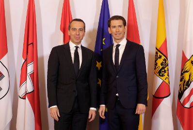 Am 18. Dezember fand die Amts&uuml;bergabe von Christian Kern (l.) an Bundeskanzler Sebastian Kurz (r.) statt.