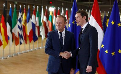 Am 19. Dezember 2017 traf Bundeskanzler Sebastian Kurz (r.) im Rahmen seines Besuches in Br&uuml;ssel den Pr&auml;sidenten des Europ&auml;ischen Rates Donald Tusk (l.) zu einem Gespr&auml;ch.