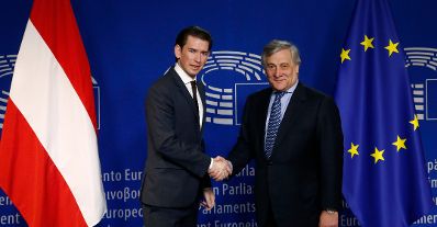 Am 20. Dezember 2017 traf Bundeskanzler Sebastian Kurz (l.) im Rahmen seines Besuches in Br&uuml;ssel den Pr&auml;sidenten des Europ&auml;ischen Parlamentes Antonio Tajani (r.) zu einem Gespr&auml;ch.