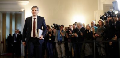 Am 19. Dezember 2017 fand die erste Sitzung des Ministerrates der neuen Bundesregierung statt. Im Bild Bundesminister Hartwig L&ouml;ger beim Pressestatement vor dem Ministerrat.
