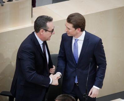 Am 20. Dezember 2017 stellte Bundeskanzler Sebastian Kurz (r.) im Nationalrat im Parlament das Arbeitsprogramm der Bundesregierung vor. Im Bild mit Vizekanzler Heinz-Christian Strache (l.).