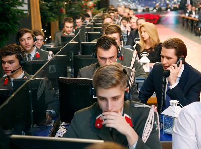 Am 24. Dezember 2017 nahm Bundeskanzler Sebastian Kurz (r.) an der Licht ins Dunkel Spendenaktion im ORF Zentrum Wien teil.