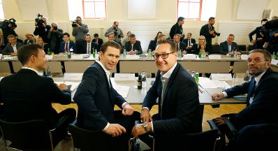 Am 4. J&auml;nner 2017 begann in Seggau die zweit&auml;gige Klausurtagung der Bundesregierung. Im Bild Bundeskanzler Sebastian Kurz (m.l.) mit Vizekanzler Heinz-Christian Strache (m.r.), Bundesminister Gernot Bl&uuml;mel (l.) und Bundesminister Herbert Kickl (r.).