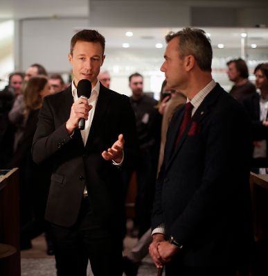 Am 4. J&auml;nner 2017 begann in Seggau die zweit&auml;gige Klausurtagung der Bundesregierung. Im Bild Bundesminister Gernot Bl&uuml;mel (l.) mit Bundesminister Norbert Hofer (r.) beim Medienempfang.