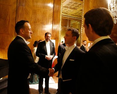 Am 8. Februar 2018 besuchte Bundeskanzler Sebastian Kurz (r.) den Wiener Opernball. Im Bild mit Bundesminister Gernot Bl&uuml;mel (2.v.r.) und dem irischen Premierminister Leo Varadkar (l.).