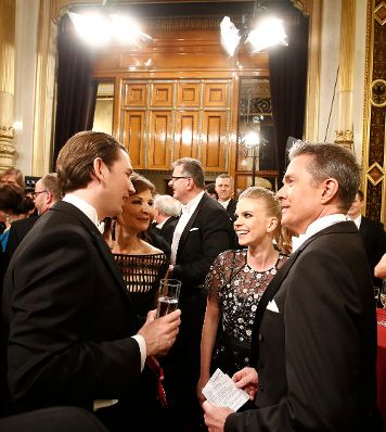 Am 8. Februar 2018 besuchte Bundeskanzler Sebastian Kurz (l.) den Wiener Opernball. Im Bild mit Alfons Haider (r.) und Susanne Thier (2.v.r.).