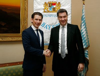 Am 16. Februar 2018 besuchte Bundeskanzler Sebastian Kurz (l.) die M&uuml;nchner Sicherheitskonferenz. Im Bild mit dem bayerischen Staatsminister Markus S&ouml;der (r.).