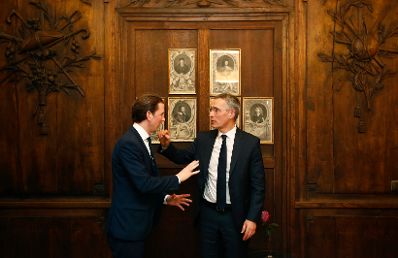 Am 16. Februar 2018 besuchte Bundeskanzler Sebastian Kurz (l.) die M&uuml;nchner Sicherheitskonferenz. Im Bild mit dem NATO-Generalsekret&auml;r Jens Stoltenberg (r.)