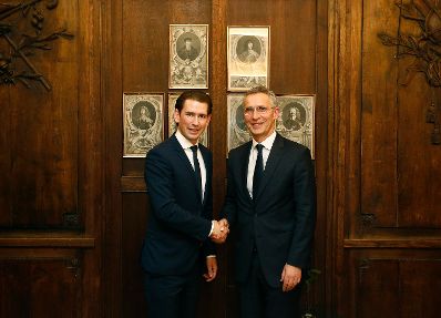 Am 16. Februar 2018 besuchte Bundeskanzler Sebastian Kurz (l.) die M&uuml;nchner Sicherheitskonferenz. Im Bild mit dem NATO-Generalsekret&auml;r Jens Stoltenberg (r.)