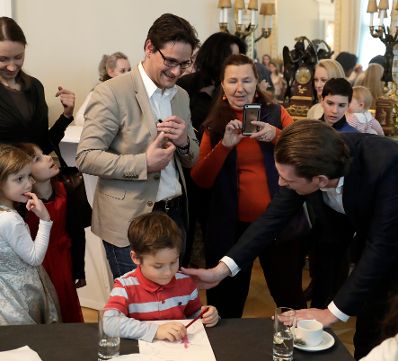 Am 1. M&auml;rz 2018 empfing Bundeskanzler Sebastian Kurz (r.) Familien zum Familienbonusevent.