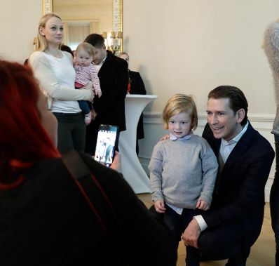 Am 1. M&auml;rz 2018 empfing Bundeskanzler Sebastian Kurz (r.) Familien zum Familienbonusevent.