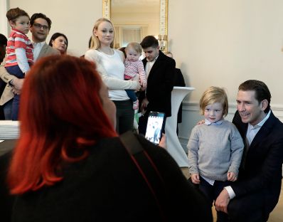 Am 1. M&auml;rz 2018 empfing Bundeskanzler Sebastian Kurz (r.) Familien zum Familienbonusevent.