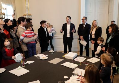 Am 1. M&auml;rz 2018 empfing Bundeskanzler Sebastian Kurz (m.l.) Familien zum Familienbonusevent. Im Bild mit Vizekanzler Heinz-Christian Strache (m.) und Bundesministerin Juliane Bogner-Strau&szlig; (m.r.).