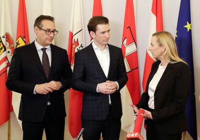 Am 1. M&auml;rz 2018 empfing Bundeskanzler Sebastian Kurz (m.) Familien zum Familienbonusevent. Im Bild mit Vizekanzler Heinz-Christian Strache (l.) und Bundesministerin Juliane Bogner-Strau&szlig; (r.).
