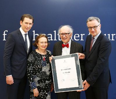 Am 24. April 2018 wurde dem Nobelpreistr&auml;ger Eric Kandel (2.v.r.) das Ehrendoktorat der Medizinischen Universit&auml;t Wien verliehen. Im Bild mit Bundeskanzler Sebastian Kurz (l.) und dem Rektor der Medizinischen Universit&auml;t Wien Markus M&uuml;ller (r.).