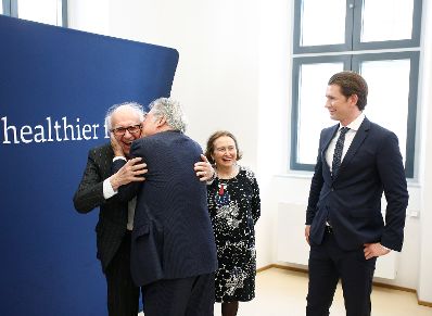 Am 24. April 2018 wurde dem Nobelpreistr&auml;ger Eric Kandel (l.) das Ehrendoktorat der Medizinischen Universit&auml;t Wien verliehen. Im Bild mit Bundeskanzler Sebastian Kurz (r.).