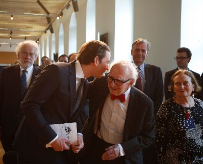Am 24. April 2018 wurde dem Nobelpreistr&auml;ger Eric Kandel (m.) das Ehrendoktorat der Medizinischen Universit&auml;t Wien verliehen. Im Bild mit Bundeskanzler Sebastian Kurz (l.).