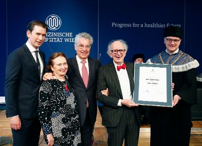 Am 24. April 2018 wurde dem Nobelpreistr&auml;ger Eric Kandel (2.v.r.) das Ehrendoktorat der Medizinischen Universit&auml;t Wien verliehen. Im Bild mit Bundeskanzler Sebastian Kurz (l.), Bundespr&auml;sident a.D. Heinz Frischer (m.) und dem Rektor der Medizinischen Universit&auml;t Wien Markus M&uuml;ller (r.).