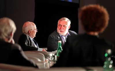 Am 9. Mai 2018 fand in der Akademie der Wissenschaften ein Gespr&auml;ch zu den vergangenen EU-Ratsvorsitzen und zum EU-Ratsvorsitz 2018 statt. Im Bild der ehemalige EU-Kommissar Franz Fischler (r.) und der Moderator Stefan Aust (2.v.l.).