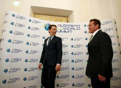 Am 15. Mai 2018 nahm Bundeskanzler Sebastian Kurz (l.) am R20 Austrian World Summit teil. Im Bild mit dem Initiator Arnold Schwarzenegger (r.).