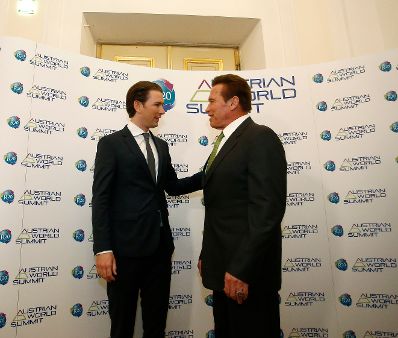 Am 15. Mai 2018 nahm Bundeskanzler Sebastian Kurz (l.) am R20 Austrian World Summit teil. Im Bild mit dem Initiator Arnold Schwarzenegger (r.).