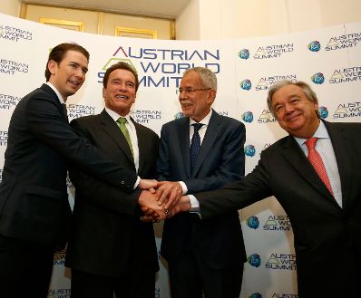 Am 15. Mai 2018 nahm Bundeskanzler Sebastian Kurz (l.) am R20 Austrian World Summit teil. Im Bild mit dem Initiator Arnold Schwarzenegger (m.l.), Bundespr&auml;sident Alexander Van der Bellen (m.r.) und dem Generalsekret&auml;r der Vereinten Nationen Ant&oacute;nio Manuel de Oliveira Guterres (r.).