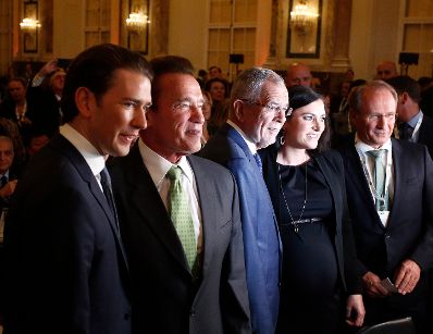 Am 15. Mai 2018 nahm Bundeskanzler Sebastian Kurz (l.) am R20 Austrian World Summit teil. Im Bild mit dem Initiator Arnold Schwarzenegger (2.v.l.), Bundespr&auml;sident Alexander Van der Bellen (3.v.l.) und Bundesministerin Elisabeth K&ouml;stinger (4.v.l.).