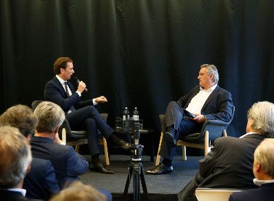 Am 23. Mai 2018 nahm Bundeskanzler Sebastian Kurz (l.) am Gespr&auml;ch beim "Kleine Zeitung Salon" mit Chefredakteur Hubert Patterer (r.) teil.