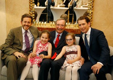 Am 24. Mai 2018 verabschiedete Bundeskanzler Sebastian Kurz (r.) den ehemaligen Pr&auml;sidenten der Wirtschaftskammer &Ouml;sterreichs Christoph Leitl (m.) von seinem Amt. Im Bild mit seinem Nachfolger Harald Mahrer (l.).