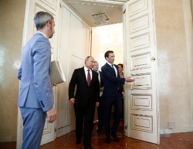 Am 5. Juni 2018 empfing Bundeskanzler Sebastian Kurz (r.) den russischen Pr&auml;sidenten Wladimir Putin (m.) zu einem Arbeitsgespr&auml;ch.