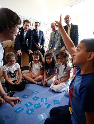 Am 18. Juni 2018 besuchte Bundeskanzler Sebastian Kurz gemeinsam mit Vizekanzler Heinz-Christian Strache und Bundesminister Heinz Fa&szlig;mann im Rahmen der Best Practice Beispiele "Deutschf&ouml;rderklassen" die Otto Gl&ouml;ckel Sportvolksschule Wiener Neustadt.