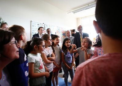 Am 18. Juni 2018 besuchte Bundeskanzler Sebastian Kurz gemeinsam mit Vizekanzler Heinz-Christian Strache und Bundesminister Heinz Fa&szlig;mann im Rahmen der Best Practice Beispiele "Deutschf&ouml;rderklassen" die Otto Gl&ouml;ckel Sportvolksschule Wiener Neustadt.