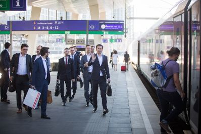 Am 20. Juni 2018 reiste Bundeskanzler Sebastian Kurz zum Ministerrat nach Linz. Im Bild bei der Abreise vom Bahnhof in Wien.