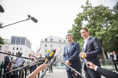 Am 20. Juni 2018 reiste Bundeskanzler Sebastian Kurz (r.) zum Ministerrat nach Linz. Im Bild mit dem Ministerpr&auml;sidenten von Bayern Markus S&ouml;der (l.).