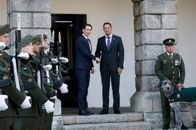 Am 8. Juli 2018 reiste Bundeskanzler Sebastian Kurz (l.) zu einem Arbeitsgespr&auml;ch nach Irland. Im Bild mit dem irischen Premierminister Leo Varadkar (r.).