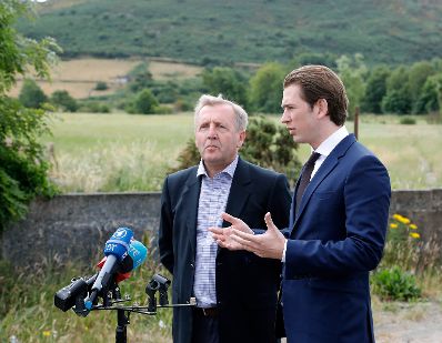 Am 9. Juli 2018 setzte Bundeskanzler Sebastian Kurz (r.) seinen Arbeitsbesuch in Irland fort. Im Bild mit dem irischen Landwirtschaftsminister Michael Creed (l.).