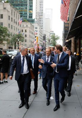 Am 23. September 2018 reiste Bundeskanzler Sebastian Kurz (r.) anl&auml;sslich der UN-Generalversammlung nach New York. Im Bild mit dem Pr&auml;sidenten des Europ&auml;ischen Rates Donald Tusk (m.) und Generalsekret&auml;r Jeppe Tranholm-Mikkelsen (l.).