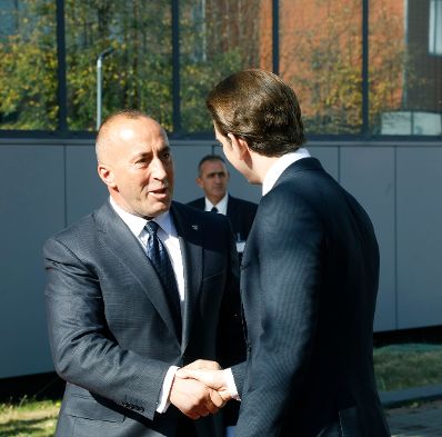 Am 6. November 2018 reiste Bundeskanzler Sebastian Kurz (r.) zu einem Arbeitsbesuch nach Pristina. Im Bild mit dem Premierminister der Republik Kosovo Ramush Haradinaj (l.).