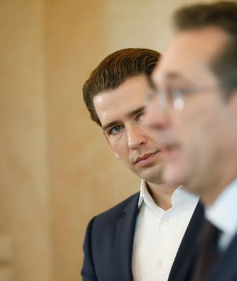 Bundeskanzler Sebastian Kurz (l.) und Vizekanzler Heinz-Christian Strache (r.) beim Pressestatement nach dem Gipfel f&uuml;r Verantwortung im Netz und Gewaltpr&auml;vention.