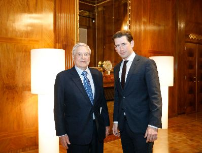 Am 18. November 2018 empfing Bundeskanzler Sebastian Kurz (r.) den Philanthropen George Soros (l.) zu einem Gespr&auml;ch.