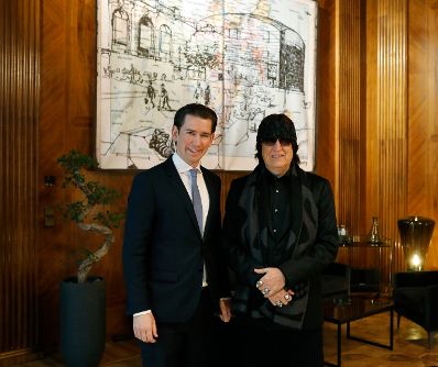 Am 19. November 2018 empfing Bundeskanzler Sebastian Kurz (l.) den K&uuml;nstler Gottfried Helnwein (r.) im Bundeskanzleramt.