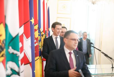 Bundeskanzler Sebastian Kurz (l.) beim Pressefoyer nach dem Ministerrat am 28. November 2018.