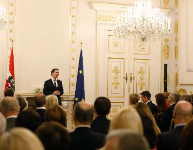 Am 3. Dezember 2018 bestellte der Bundeskanzler Vertreterinnen und Vertreter der Wirtschaft zu Mitgliedern der bei der Bundesanstalt &quot;Statistik &Ouml;sterreich&quot; eingerichteten Wirtschaftskurie. Damit haben sie das Recht, die Bezeichnung &quot;Kommerzialrat/Kommerzialr&auml;tin f&uuml;r die Statistik&quot; zu f&uuml;hren. Im Bild Bundeskanzler Sebastian Kurz.