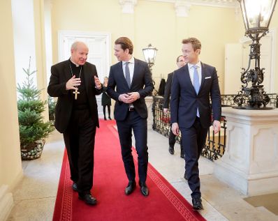 Am 4. Dezember 2018 empfingen Bundeskanzler Sebastian Kurz (m.) und Bundesminister Gernot Bl&uuml;mel (r.) Vertreter christlicher Religionen im Bundeskanzleramt. Im Bild mit dem Erzbischof von Wien Kardinal Christoph Sch&ouml;nborn (l.).