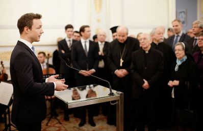Am 4. Dezember 2018 empfingen Bundeskanzler Sebastian Kurz und Bundesminister Gernot Bl&uuml;mel (l.) Vertreter christlicher Religionen im Bundeskanzleramt.