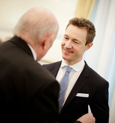 Am 4. Dezember 2018 empfingen Bundeskanzler Sebastian Kurz und Bundesminister Gernot Bl&uuml;mel (r.) Vertreter christlicher Religionen im Bundeskanzleramt.