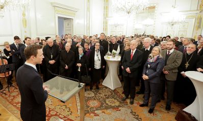 Am 4. Dezember 2018 empfingen Bundeskanzler Sebastian Kurz und Bundesminister Gernot Bl&uuml;mel (l.) Vertreter christlicher Religionen im Bundeskanzleramt.